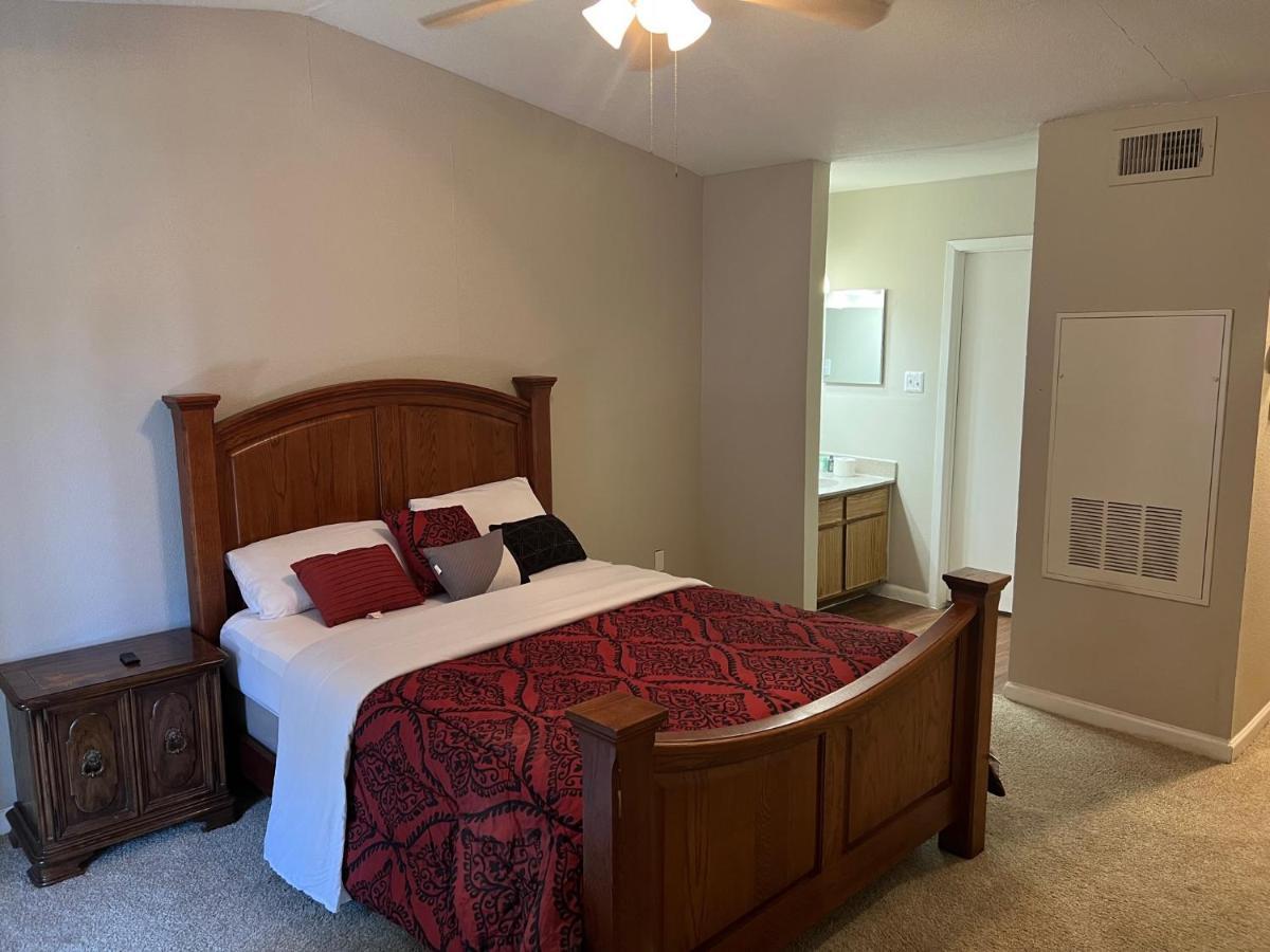 Lovely 1-Bedroom Townhome With Nice Amenities Х'юстон Екстер'єр фото